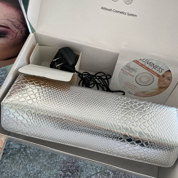 Luminess Platinum Edition Airbrush make up system kit - Picture 3 of 8